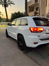 جيب srt موديل 2020 وكالة سيارة  ماشية 100 الف كفالة عامة مكان السيارة ...