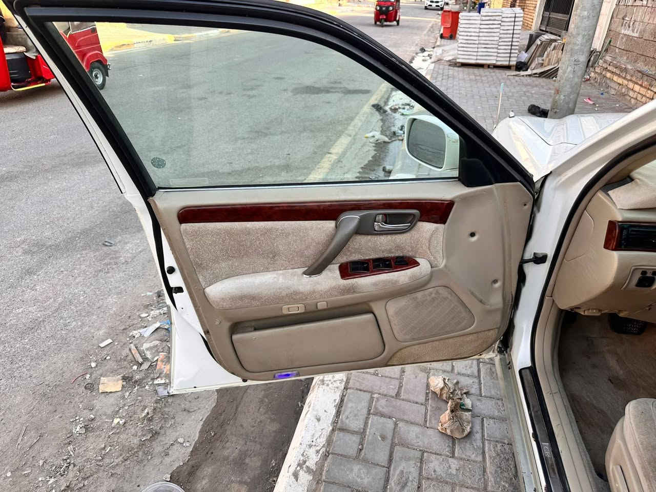 سلام عليكم ملكة لبيع موديل 2000سيارة مكفولة من كير ومكينة ومن كص ونقل جثة وضربة والعيب الشرعي رقم نجف بسمي مداور ثاني يوم سعر 128 وبيهة حك الجية ***********
