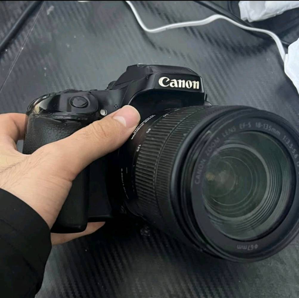 كانون EOS 80D • عدسة 18-135 • مستعملة