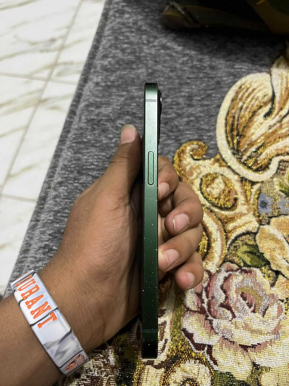 آيفون ١٣ • زيتوني • بطارية ٧٤