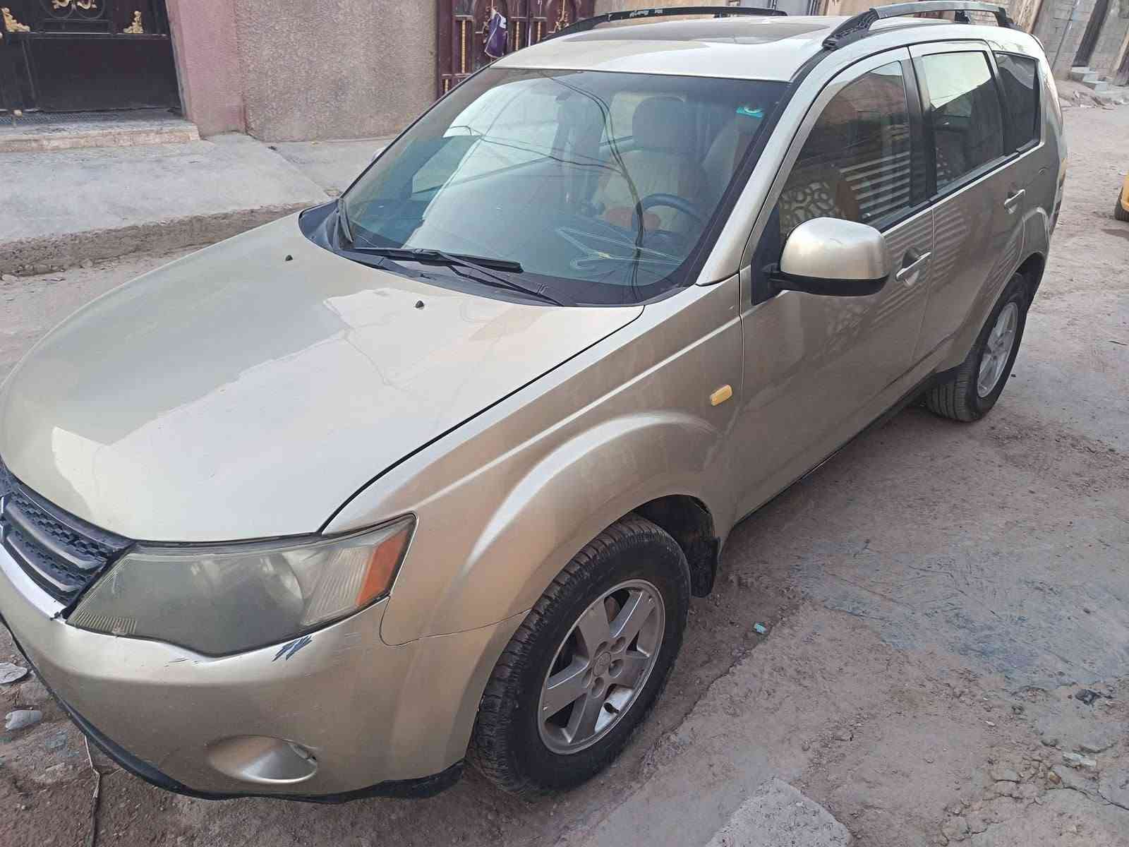 السلام عليكم للبيع ميستوبوشي اوتلاندر ياباني موديل 2009باسمي رقم بغداد تحويل ثاني يووم سياره فول مواصفات تخم تاير كير محرك مكفول تبريد ثلج 
بنو راما بصمه ارضيه جلد تنته مغلفه لايلون حراري سياره مصبوغه حزام جماليه أثر جراد تعرفون هذا الون يجرد سياره حلوه
ترايك للحدود المو شراي لايتعبني 
السعر 75$وبيها مجال
للطيبين المكان بغداد الشعب حي البساتين ***********
