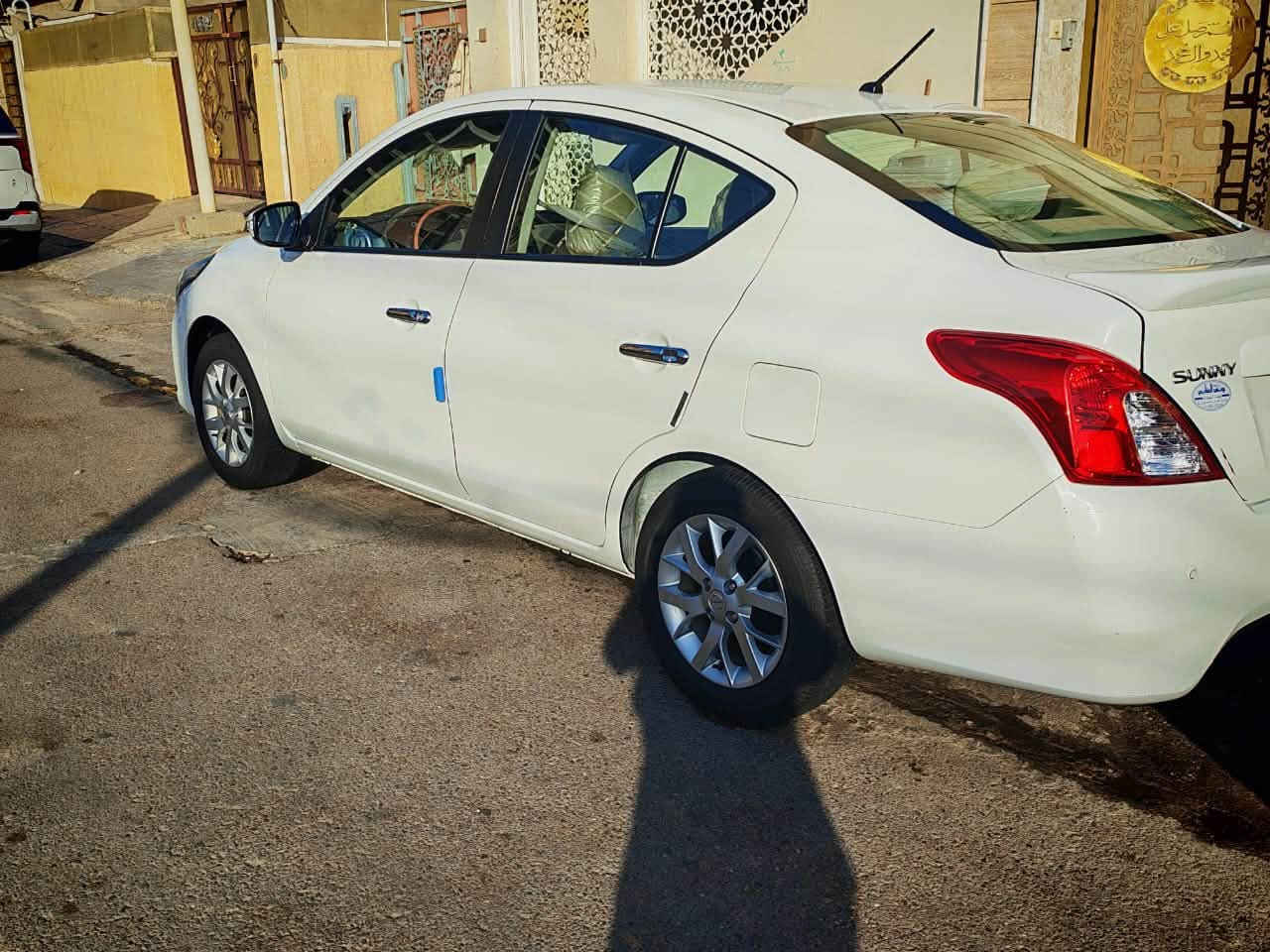 NISSAN SUNNY 2024 
السياره بيها فقط بارد عله كد شبر بل جاملغ مال سايق والباقي كفاله عامه من كل النواحي 
 سني مصري الاصل الفول مواصفات
(  الدفعه الاولئ مو مال هسه الي تجميع الامارات )
مواصفاتها :
 بصمه + دخول ذكي + بصمتين ابواب السائق وراكب داخل اسود 
4 جام كهرباء 
كيجات ليزريه نفس الفيرسا 
تحكمات ستيرن 
قطعتين تبريد( الخلفيه ڤان)
تبريد بيانو 
2 ايرباك 
شاشه اندرويد بلادي+كاربلاي+ اندرويد اوتو 
كامره خلفيه
حساسات خلفيه
يدات نيكل داخل وخارج
4 ويل كب 
بجم نيكل 
سبايدر + ستوب لايت 
مري شفط واشاير بلمري عليها زنون الاصلي نهار الشارع يصير
كشافات ضباب
تفاصيل السياره :    
سياره عله ايدي ماخذها 
مكينه 1500 
ماشيه 105000 موضح بل صوره 
رقمي *********** مكاني بغداد البياع   
السعر 125$ قفل
معجبك السعر تلكه انضف منها انشاء الله وارخص 
واسف عل أطاله 🤍
