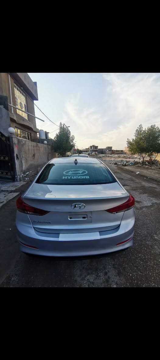 للمراوس ب تيران من18وفوك وكون  محرك2000 وحادث خلفي 
هونداي النترا  رقم وهزه وسنويه لل٣١ قبل سبوع حولتها باسمي موديل 2018 محرك2000 دوش كير ايتي محرك كير تبريد مكفولات من كل شي باتري جديد سياره ما ناقصه برغي حادث بسيط بدون ايرباك بدون دواخل ماشيه ١١٣ ولباقي  يدخل خاص ونتفاهم مكانها بابل
