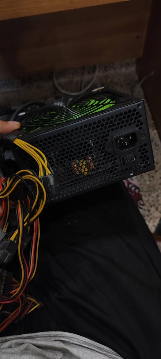 السلام عليكم غراض للبيع
رايزن 5 4600G مع المروحه 125 الف 
باور سبلاي 500W  سعره 50 الف
كيس Cooling master سعره 25 الف 
شاشات اثنين وحده قياس 27 والثانيه 19 بيها شخطه بسيطه سعرهن اثنينهن 125 الف
مكاني بغداد الشعله 
***********
