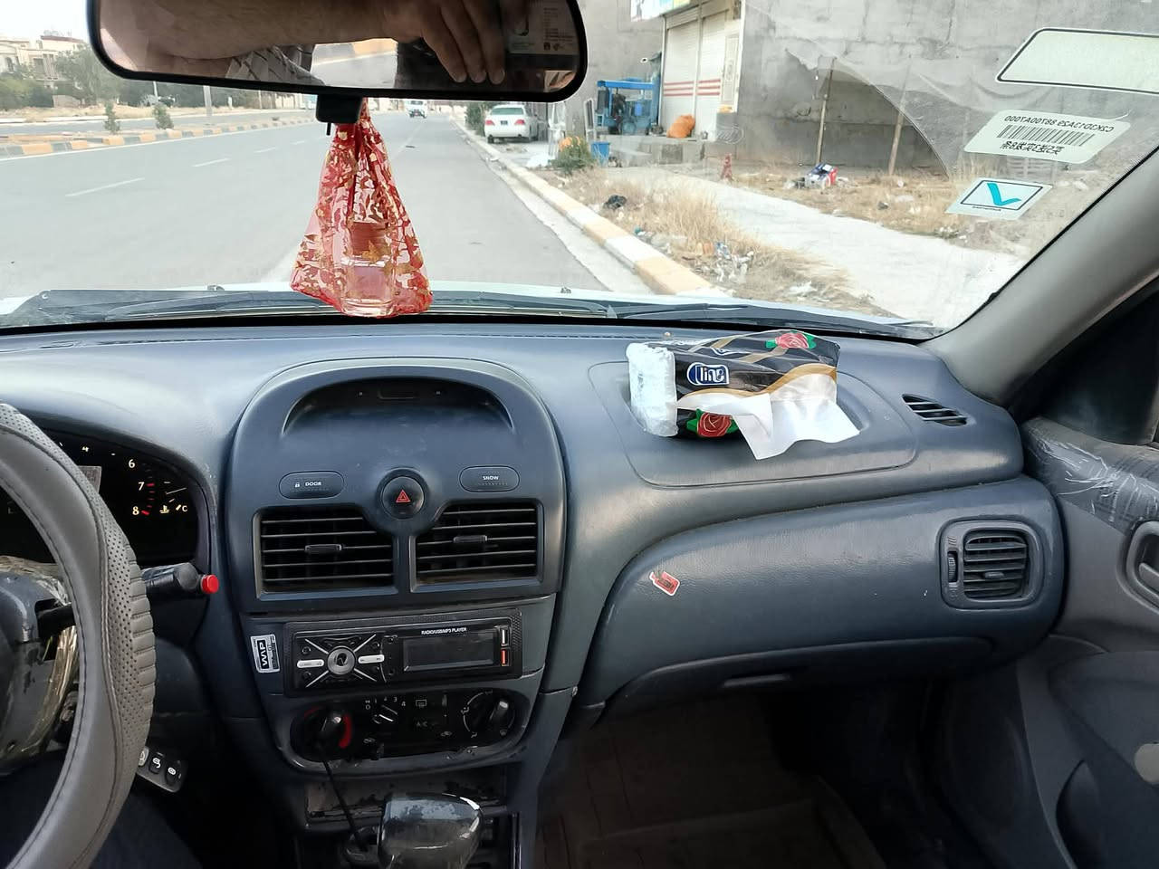 نیسان سەنی مۆدێل 2001
سەنەوی پلاستیك بەشەرتی وەکالەت 
تەبرید بەس غازی تیانیە گێڕ و مەکینەی بەشەرت

نرخی:48وەرەقـە

 ***********
