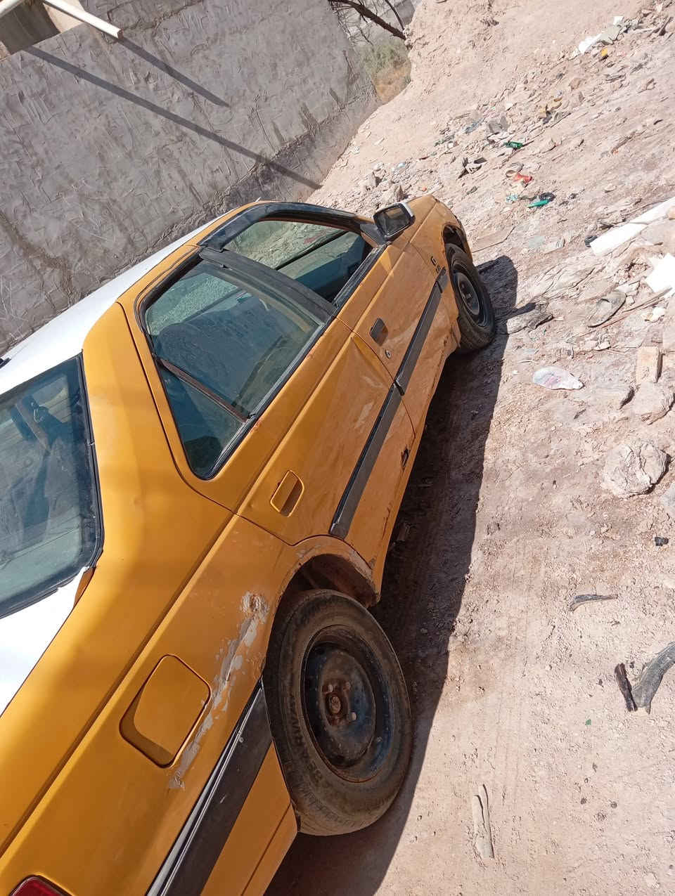 بيجو للبيع 405. 2016 بيها نقوصات راعيها موجود سعره 25 وبيها مجال***********
