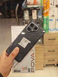 الجهاز: Tecno Pova 7 5G  وبكل ملحقاته وعليها الكارتونة.  الذاكرة والرا...