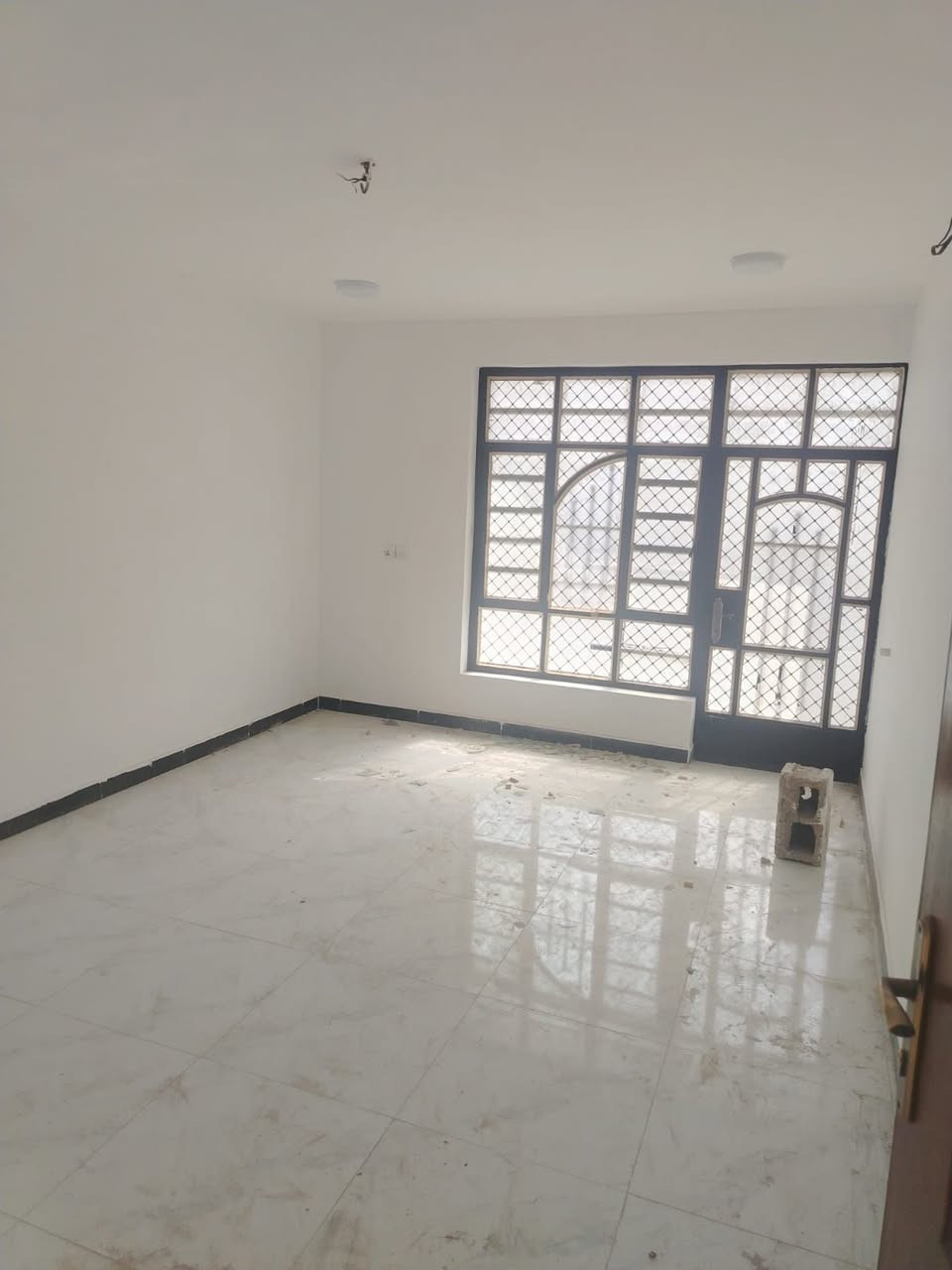 ٣ نوم • حديقة كبيرة • كراج