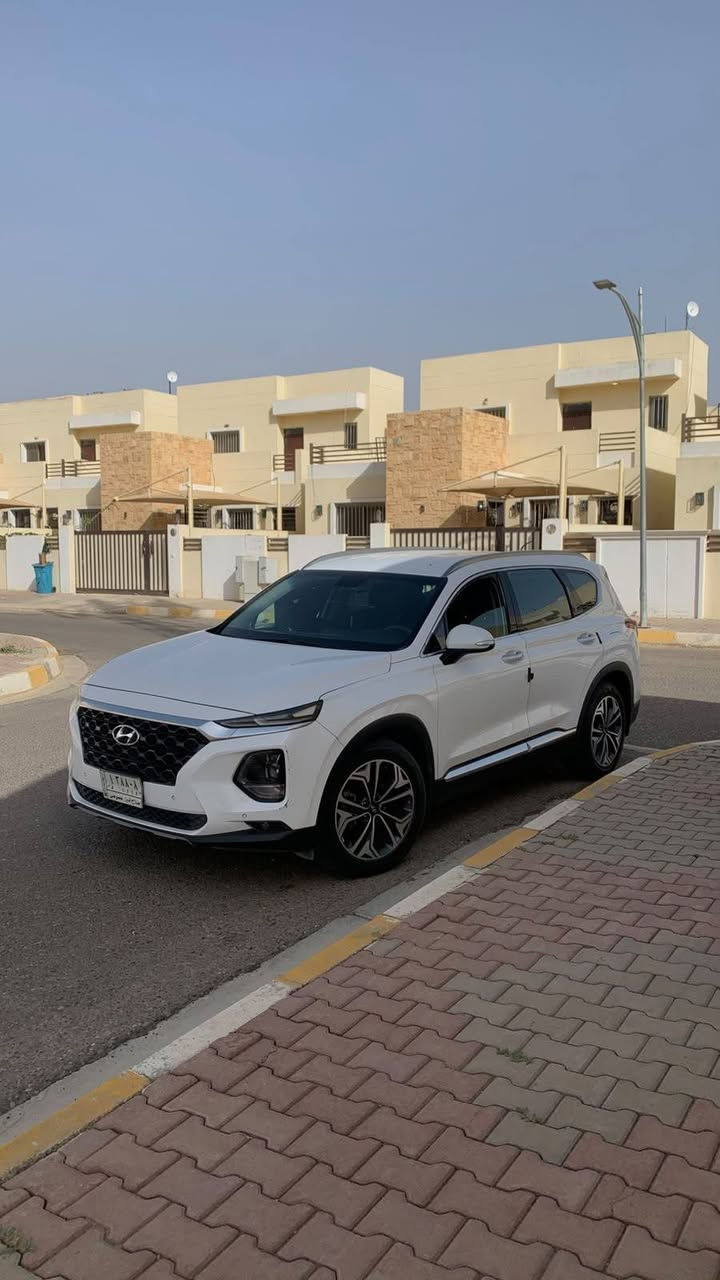 السلام عليكم
للبيع او مراوس
 2019 
بدون صبغ وتبديل بيها رصعتين بالصندوك و وحده بالباب
ماشيه ١١٥ كم
٦سلندر 
مواصفاتها معروفه
***********
