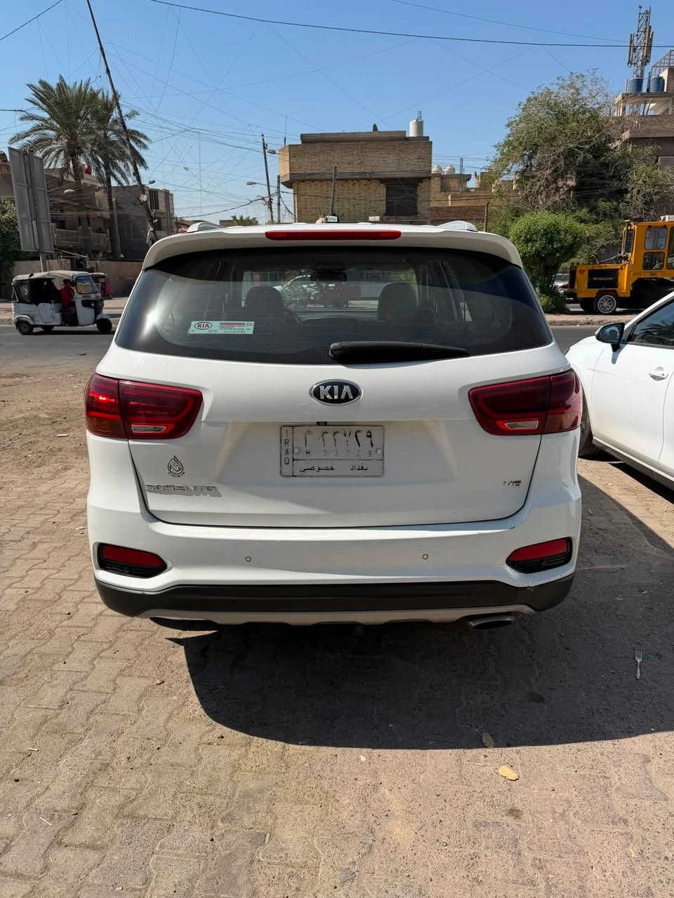 السلام عليكم 
سورنتو موديل 2019 
السياره خليجي 
ماشيه 159 ك
بيه باب بارد عل شبر وباب بيدار شبر 
بيه رصعه مال شارع 
مكاني بغداد 
السعر 225 
رقم 
***********
