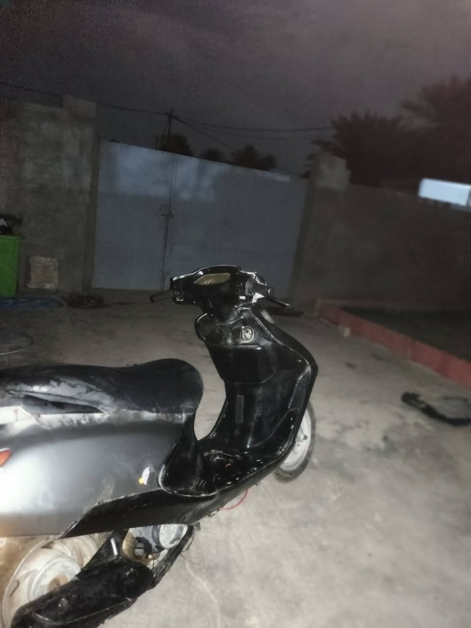 السلام عليكم سبيسي ياباني للبيع كلجات كابريتر جديد اصلي 
 مفتوحه مرة وحدة فقط بيها نقص ضفيرة بس تجيب ضفيرة جديدة و تشد على نفس الفيش الباقي كله جديد و الكفر من جهه اليسرة بي فطر مصلح من الداخل بدون صبغ كفرات بلادية سعر 350 وبيها مجال ***********
