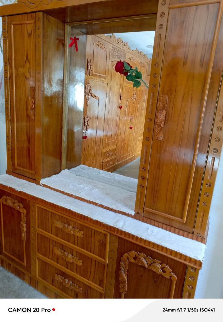غرفه ملحق خشب عراقي  للبيع 
مستخدمه اقل من شهر 
بيع مستعجل مكاني موصل رشيديه 
سعر 
مليون 450 وبيها مجال قليل 
للتواصل ***********
