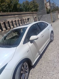 كورلا هايبرد 2024 ماشيه 30 الف السياره نضيفه عدا رصعات بسيطه  07767190...
