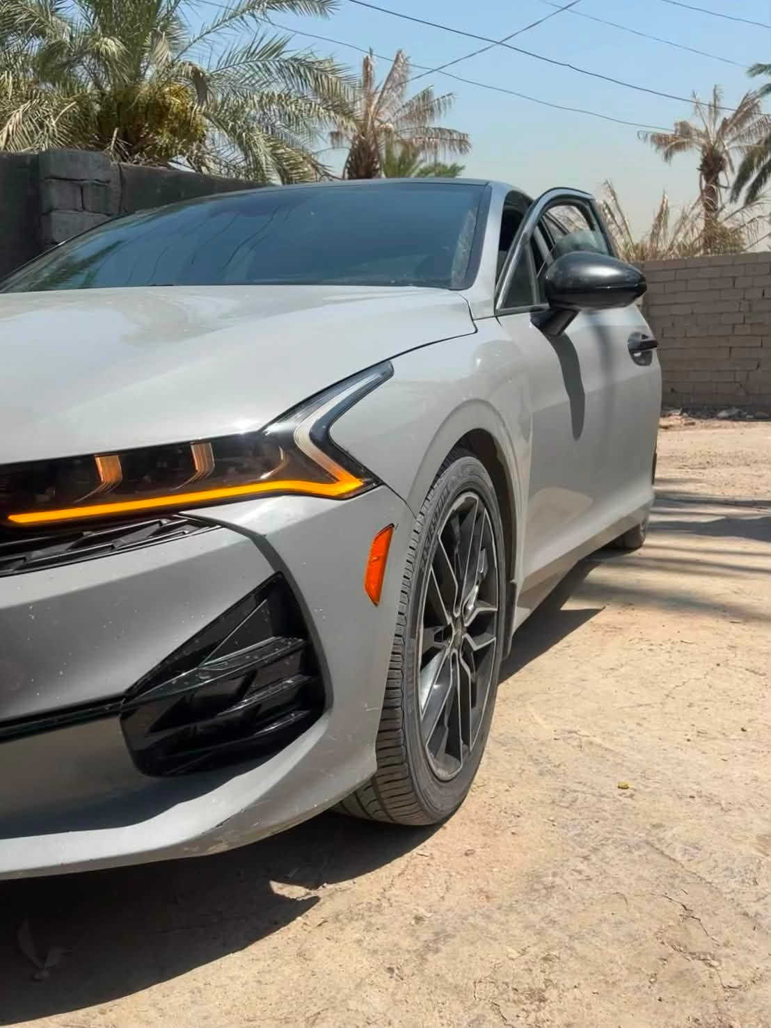 للبيع في بغداد.. وحش الكي فايف 2023 GT وارد أمريكي بمواصفات فول كاملة
• الموديل: 2023
• الفئة: GT (الأداء العالي والشكل الرياضي الهجومي)
• اللون: سموك سمنتي (المرغوب جداً) مع كشنات جلد سود مختمة بالأحمر بلون مميز ورياضي.
• الضرر: قطعتين فقط (الجاملغ الأيمن والبنيد مصبوغ بدون شاصي أو دواخل، والسيارة نظيفة وجاهزة للفرة).
• ماشية: (150000 الف ).
• مكان السيارة: بغداد
أبرز المواصفات:
• بصمة 
خمس انضمة قيادة .
• سقف بانوراما بالكامل.
• تبريد وتدفئة كشنات.
• شاشة كبيرة متطورة.
• كاميرات 360 درجة لرؤية محيطية كاملة.
• رادار تحذير الاصطدام + تحديد مسار.
• وباقي مواصفات الفئة GT المعروفة من راحة وأداء رياضي.
• السعر: (188 ورقة) وبيها مجال للطيبين 
• للاتصال والاستفسار (هاتف أو واتساب)(***********)
