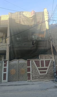 ١٠٠م • ٣ غرف • الشعب