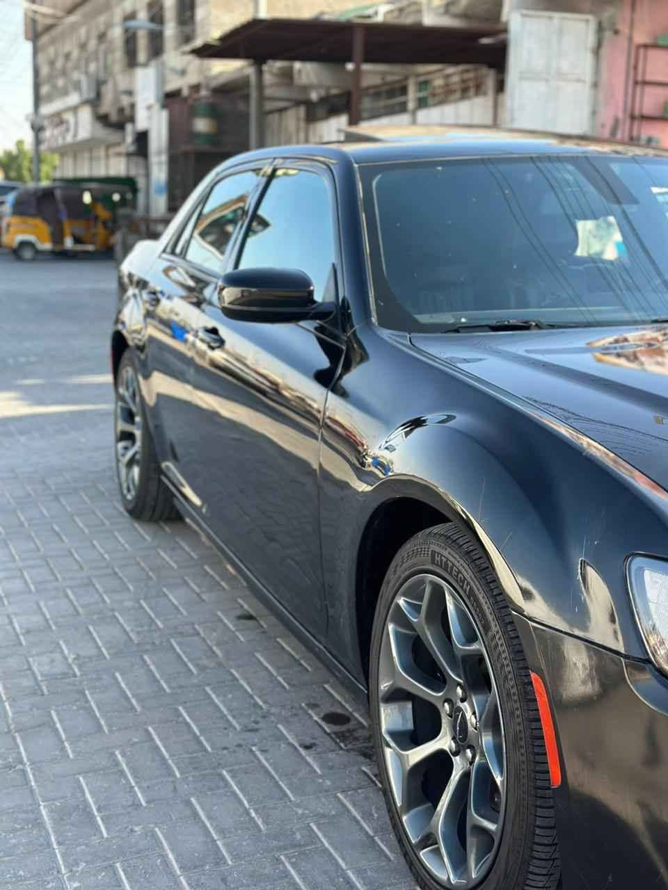 اوباما  S , سليمانيه كفاله بيه باب السايق والمكر صبغ اثر شخط والباقي كفاله عامه والتكمه بيهه رصعات موظح بالصورة السيتره ماشيه 120 كم 
سعرهه 240 وبيه مجال حك الجيه السياره جديده جدا وبالعافيه ع الياخذهه للاستفسار الاتصال ع الرقم   *********** مكان السياره البصرة البصرة, العراق
