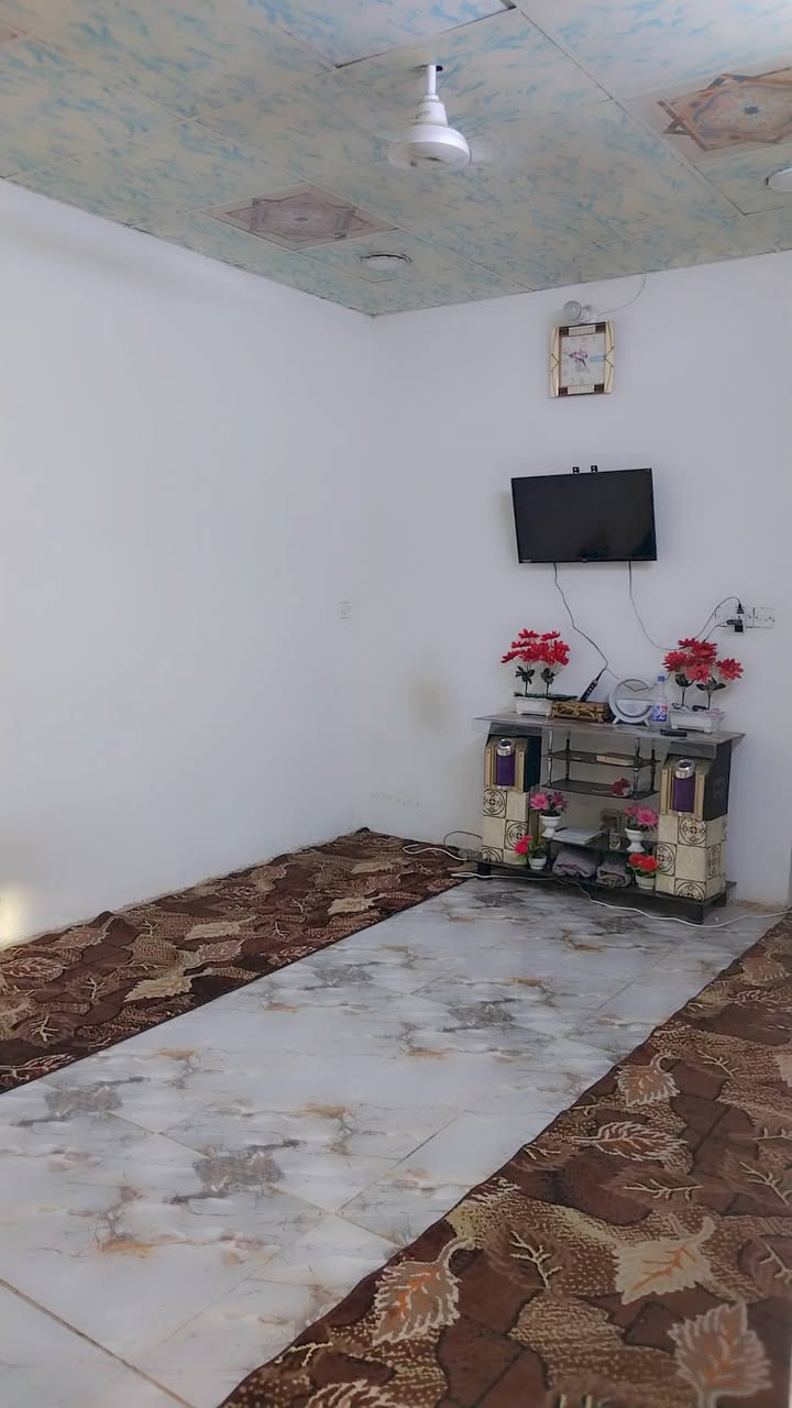 بيت للبيع – التأميم / شارع جبور
المساحة: 125 متر مربع

تفاصيل العقار:
• استقبال
• غرفتان
• صالة
• مطبخ
• منور وملحقاته
• يحتوي على محل
• كهرباء خطين (جهتين)

للاستفسار والتواصل:
***********
