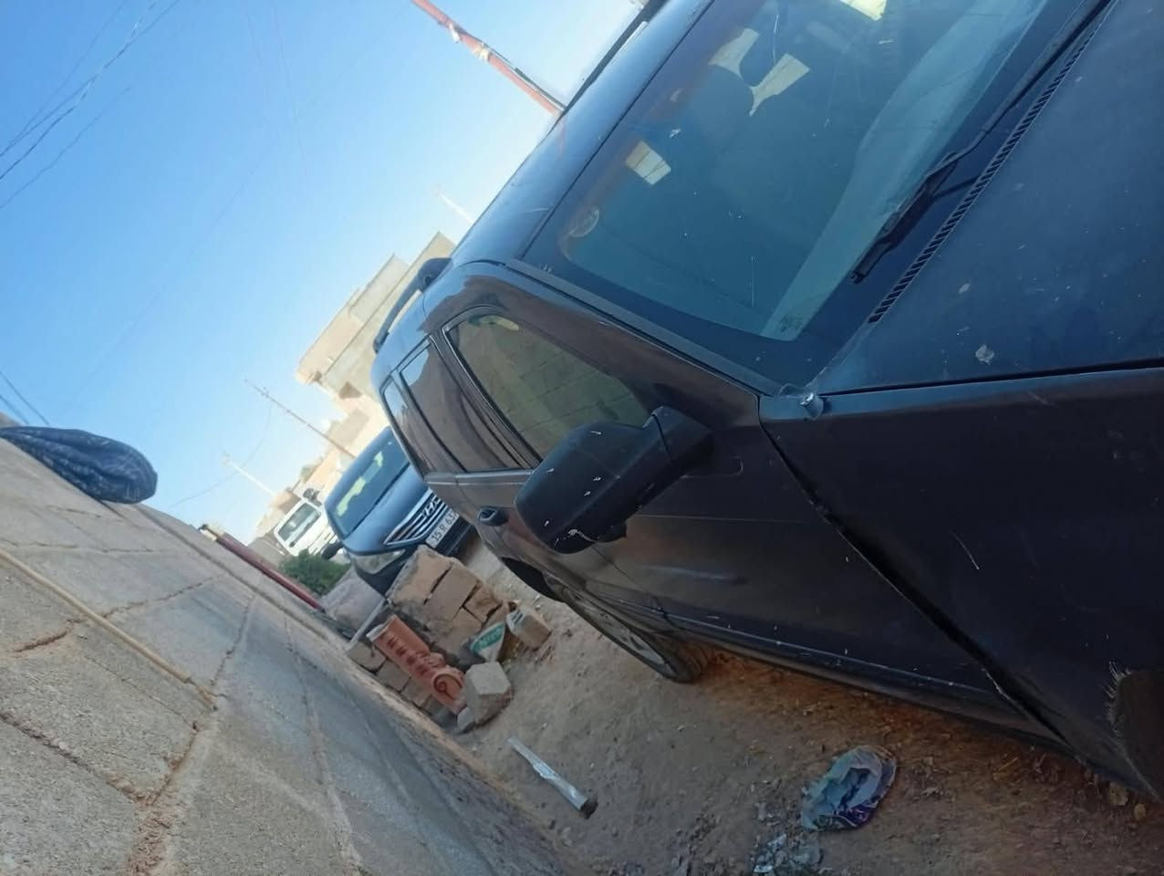 سياره جيب لاريدو الفين 8موديل سياره جهزه كهرباياتها كامله كلشي بيها شغال ملاحضه بيها خيط تبخير واله الباقي شغل وأمشي ***********
