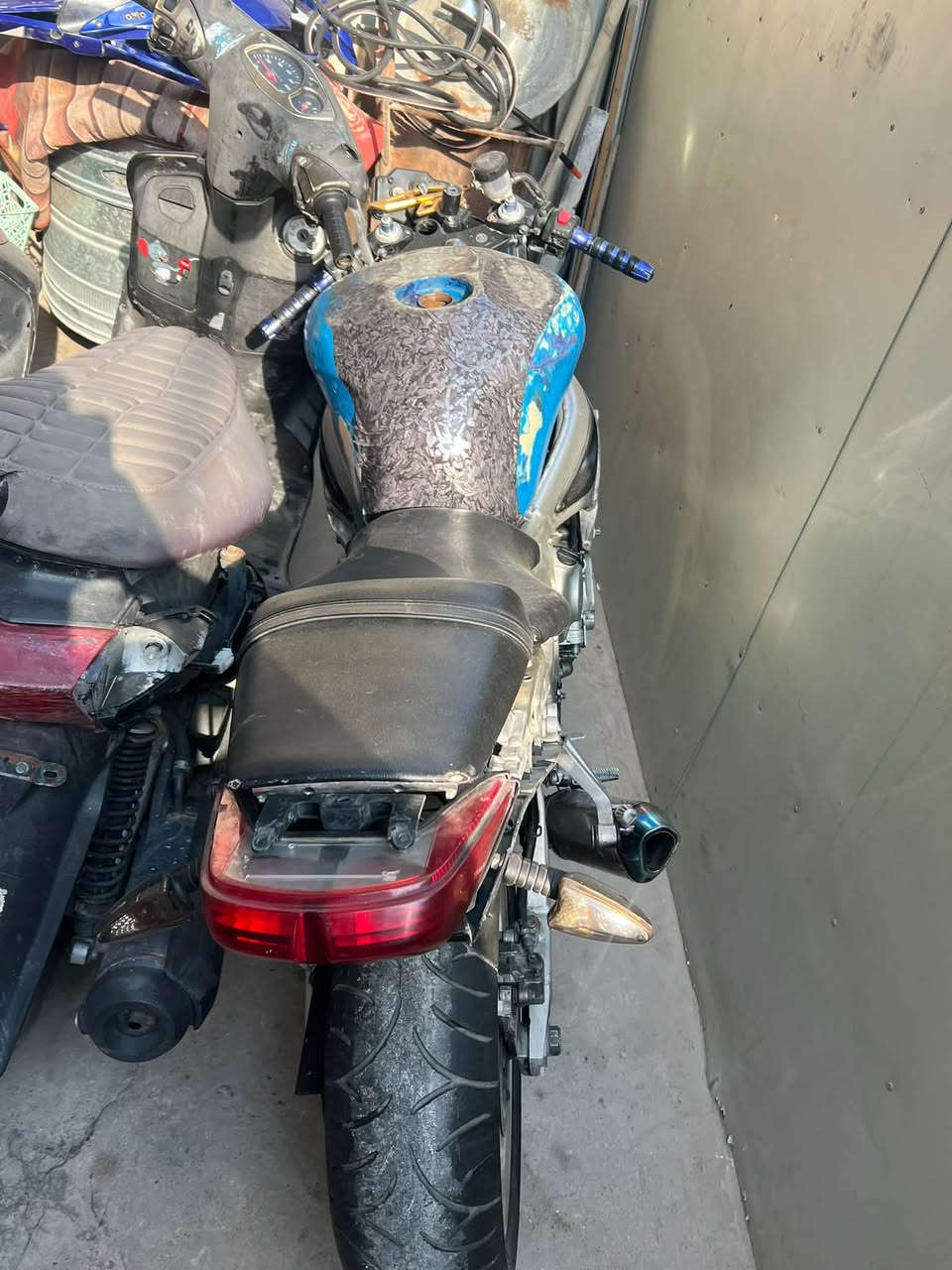 سلام عليكم R6 600 للبيع بيهه صوت بل كور غراضهه كامله  نقصهه مازده شراي قيمهه وتعال اخذهه ***********

