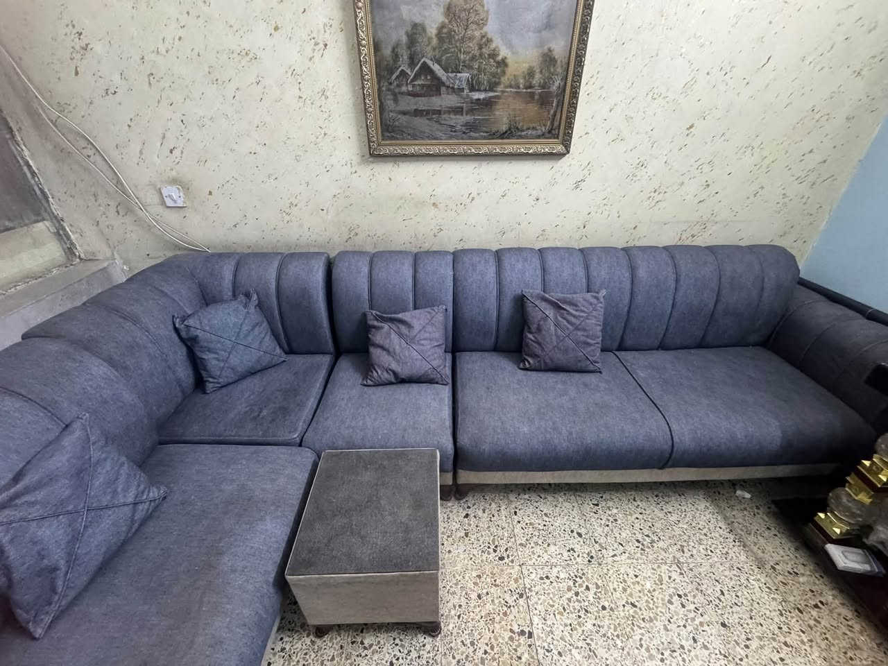 السلام عليكم 
طخم ديوان للبيع ١٠ مقعد جديد كلش 
السعر ٢٥٠ وبي مجال مكاني بغداد السيديه 
***********
