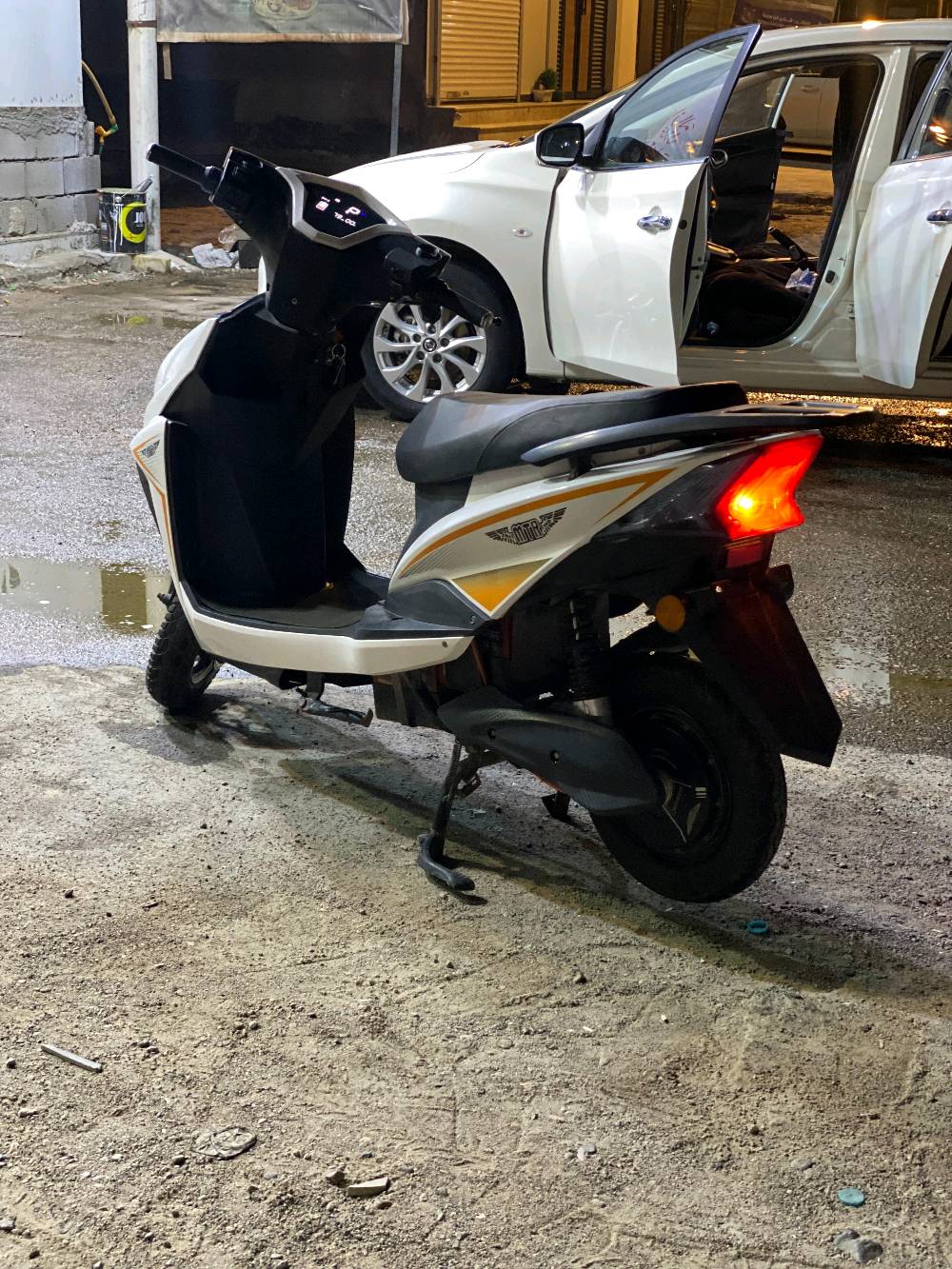 دراجة كهربائية ( شحن ) 6 بطاريات حجم كبير 
ماشية ٣٢٠٠ كم الحد الأقصى ١٠٠٠٠٠ كم
نظيفة بنسبة ٩٠٪ فقط المدكر الجانبي 
