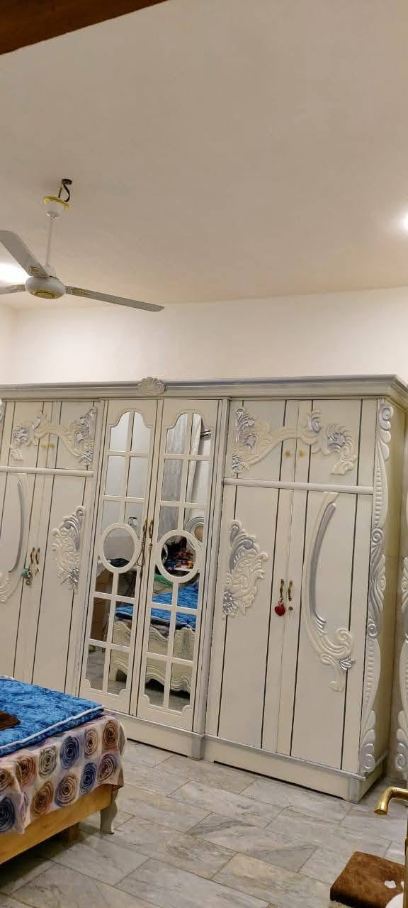 اللهم صلِّ على محمد وآل محمد
دار للبيع 200 متر حي الصحة خلف المدينة المائية بناء هذه السنة طابقين سند 25 بسمي يحتوي على 5 غرف نوم ارضية مرمر
كراج 7×5 
حديقة 5×6 
مطبخ 5×5
هول داخلي 5×5 
استقبال 5×5
مجمع صحيات مستقل كبير
غرفة 1..  5×5
غرفة 2..  5×5
والطابق الثاني 3 غرف نوم + صحيات + مطبخ
السعر 465 مليون 
***********
