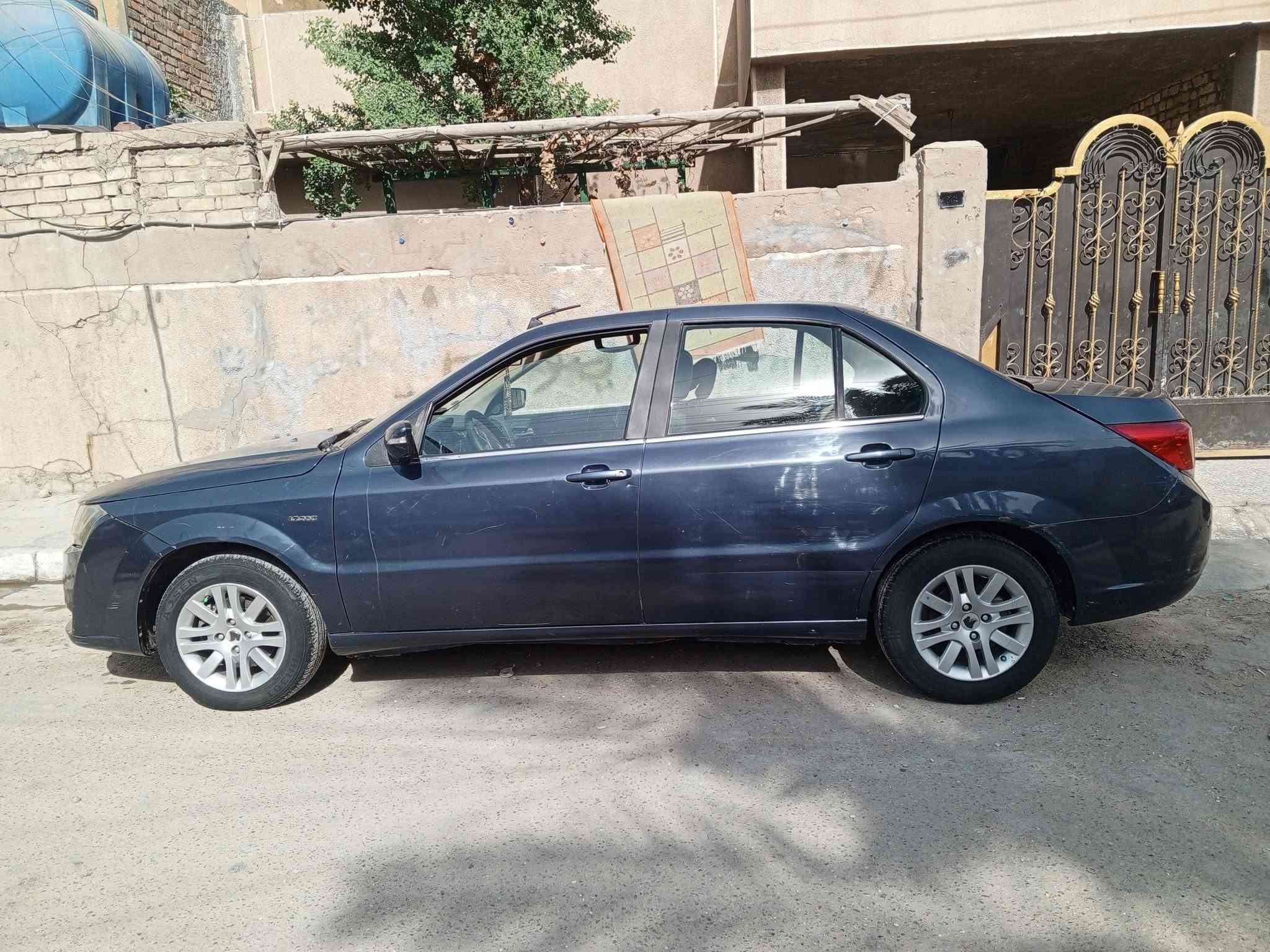 سلام عليكم سمنت دنا سياره كفاله من تبديل وصبغ وضرابه سياره بلاديه كير محرك خير من الله تبريد ثلج شاشه تحكمات ستيرن حساس خلفي كشنات سياره كلش حلوه وتجي وشوفهه بعينك أحله من الصوره موديل ١٨ عنوان بغداد العبيدي شهداء الثالث رقمي *********** السعر 45 وبيه مجال حك جيه
