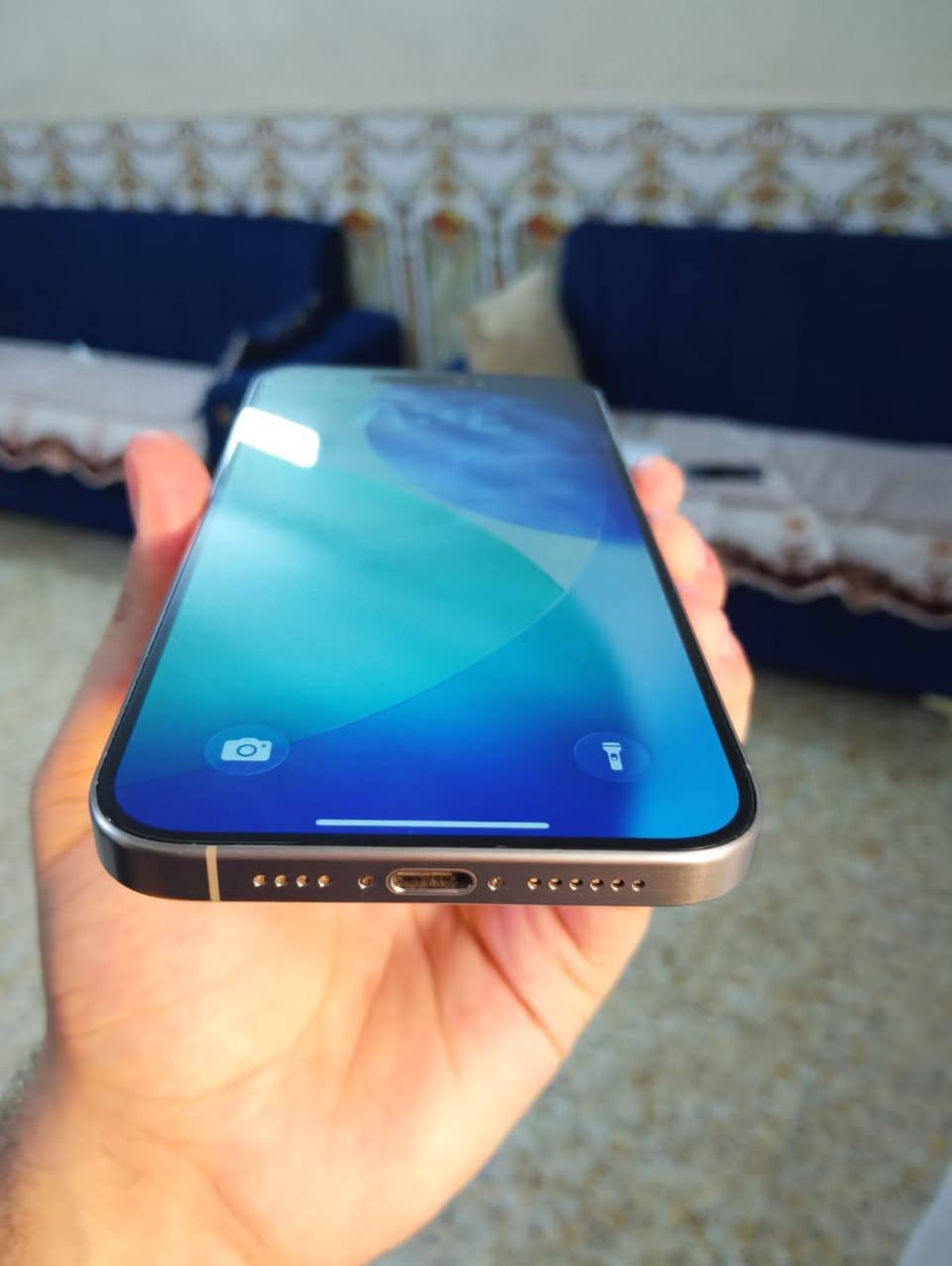 للي يدور جديد ومكفول للأخير..
آيفون 15 برو ماكس (iPhone 15 Pro Max).
 الذاكرة: 256 جيجابايت.
 النسخة: عربي شرق أوسط رسمي.
 اللون: فضي تيتانيوم مميز وفخم.

النظافة: 100% زلغ واحد مابي أخو الجديد تماماً 
 الجهاز نورمل ومَمفتوح نهائياً وكلشي مَمبدل بيه. افحص وين ما يعجبك 

البطارية: 87% أداء مستقر وعالي جداً.

 الجهاز بدون ملحقات 

💵 السعر : 1,050,000 دينار عراقي بي مجال

📍 المكان: [بغداد الحسينية مال راشدية]
📞 للتواصل: [***********]
