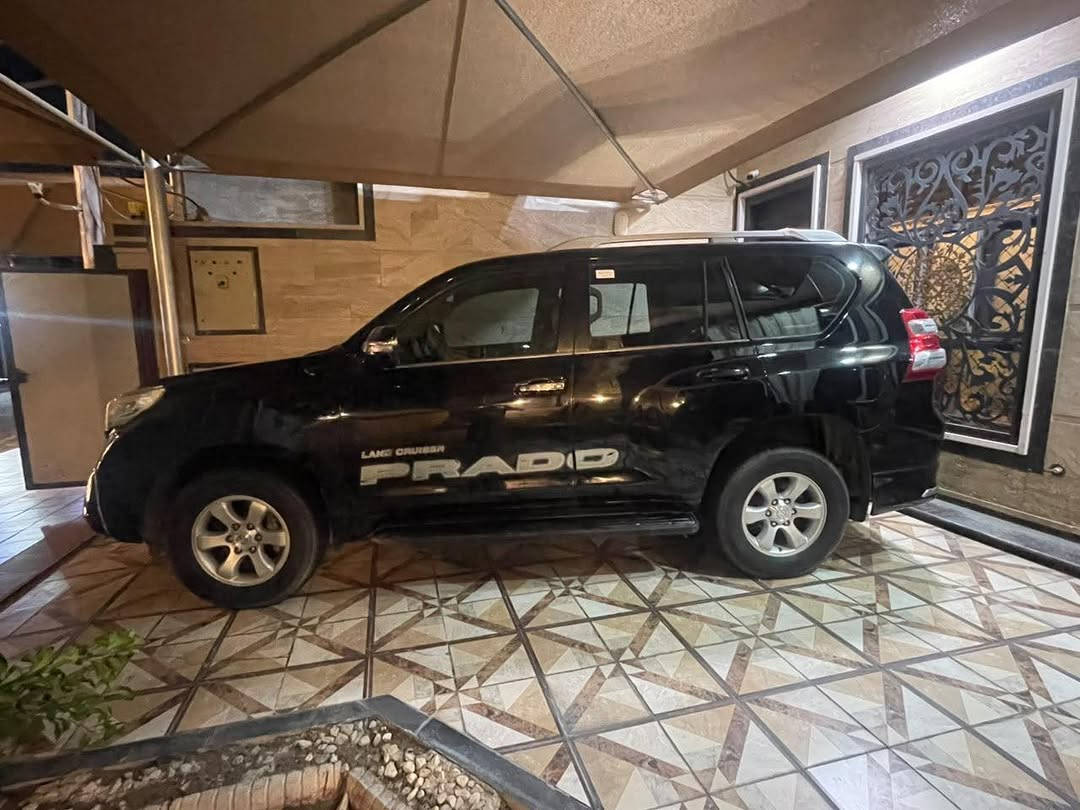 برادو ٤ سلندر • اسود • مراوس لاندكروز