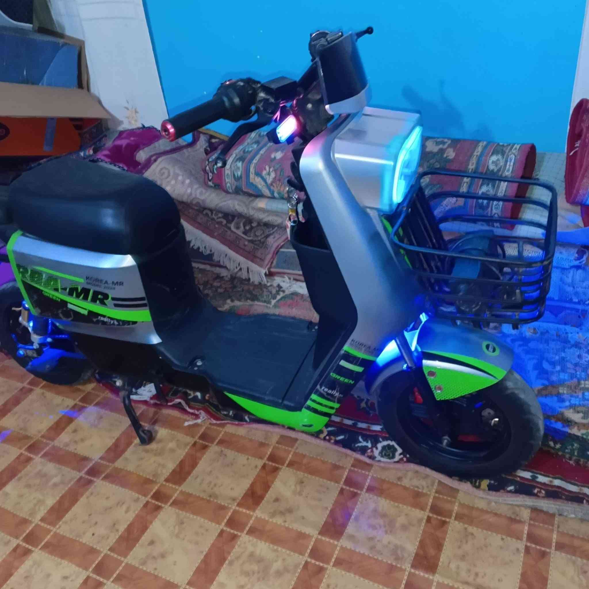 للبيع دراجه شحن R7 بطاريات دبل كبار سعر 300 قضاء الدير *********** موديل 26 اخت جديدة 7 ألوان سرعتها 109

