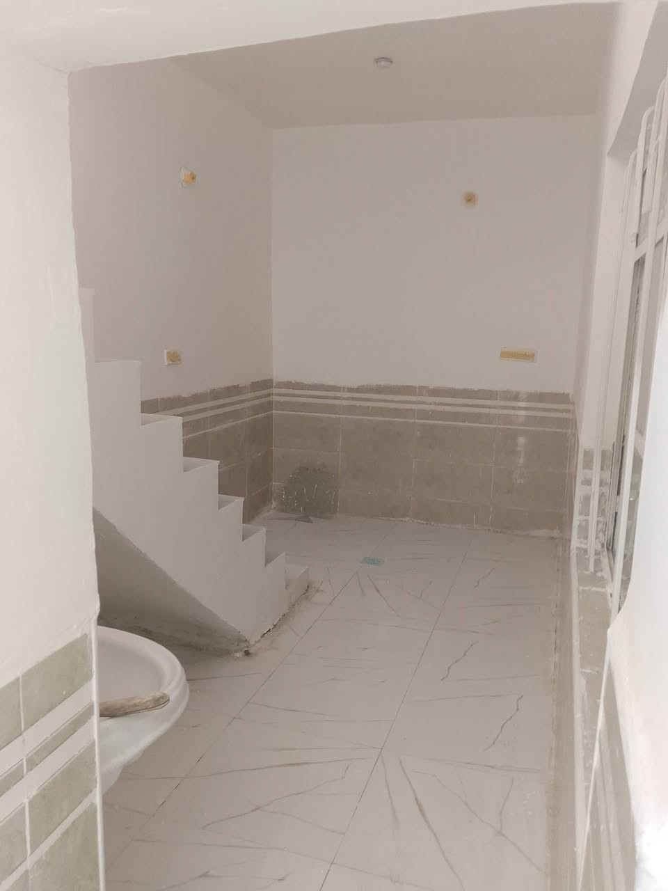 بيت زراعي سند 25داخل التخطيط العمراني حولي الجامعه مقابل بيت المرمر حي الثقافي المساحه 110متر مع كافة الخدمات يباع قسد ونقد السعر 60الاستفسار ***********غرفه وصاله وبراني ومطبخ وصيحيات داخلي وخارجي مع مغسله وتانكي وماطور مولده كهرباء وسخان
