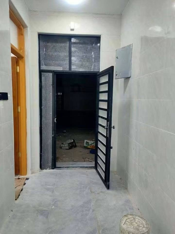 بيت الايجار50متر طابقين بلنداء على شارع 20 يم مدرسه الورديه ستقبال ومطبخ وغرفة نوم وحمام  غرفه نوم وحمام وصطح سعر الايجار الشهري 250 قفل  محد سكن  اتصل عـ الرقم   ***********
