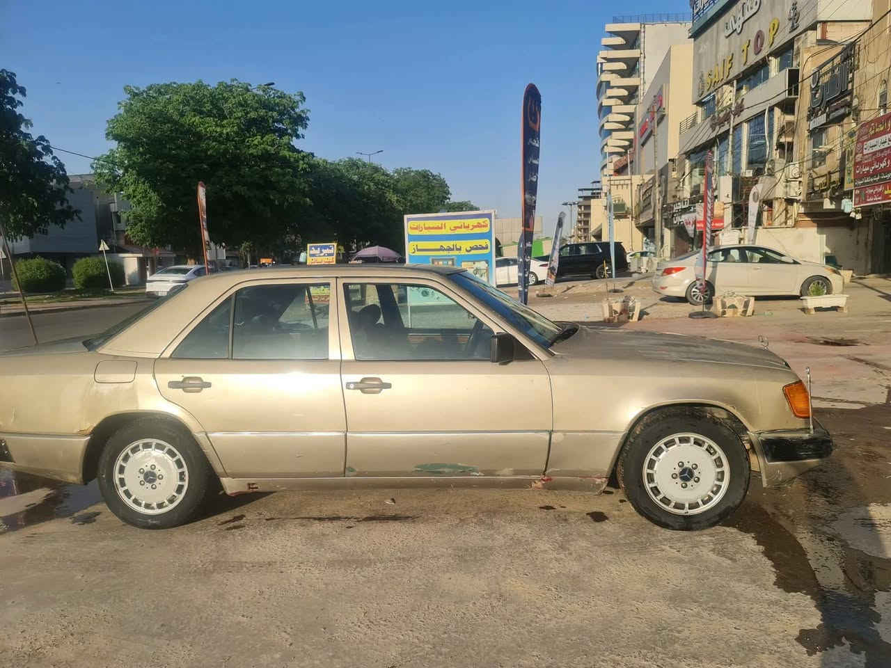 ✨مارسدس دب
💥 موديل 1987 
💥رقم ديالى الجديد مشروع وطني ب اسمي محور بطه 2500
 كير اوتماتيك تبريد شغال كهربائياتها كلها شغاله  مكان بغداد 
💰سعر 40
 ☎ ***********
