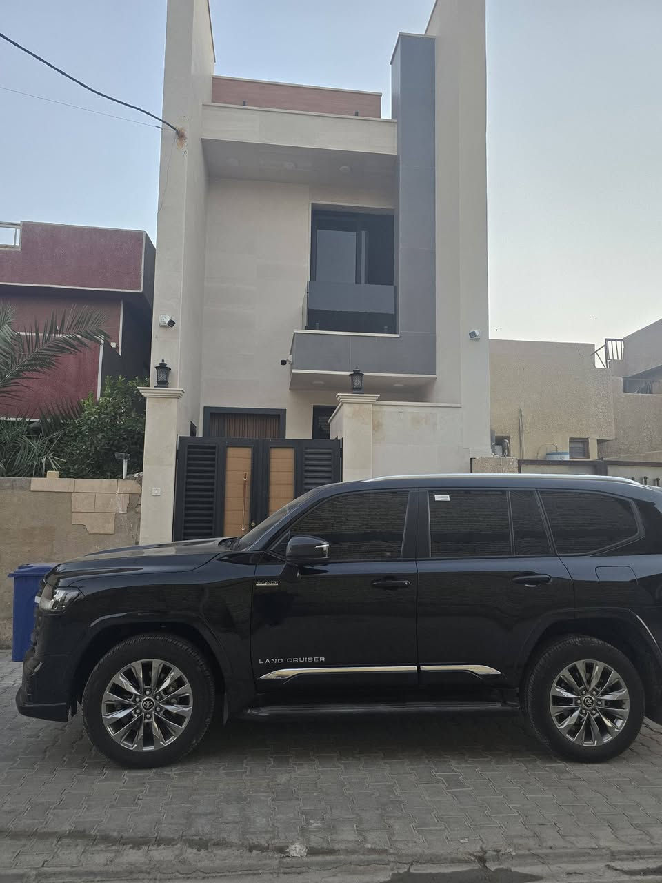 لاندكروزر بلاك ادشن • ٢٠٢٥ • الطارمية