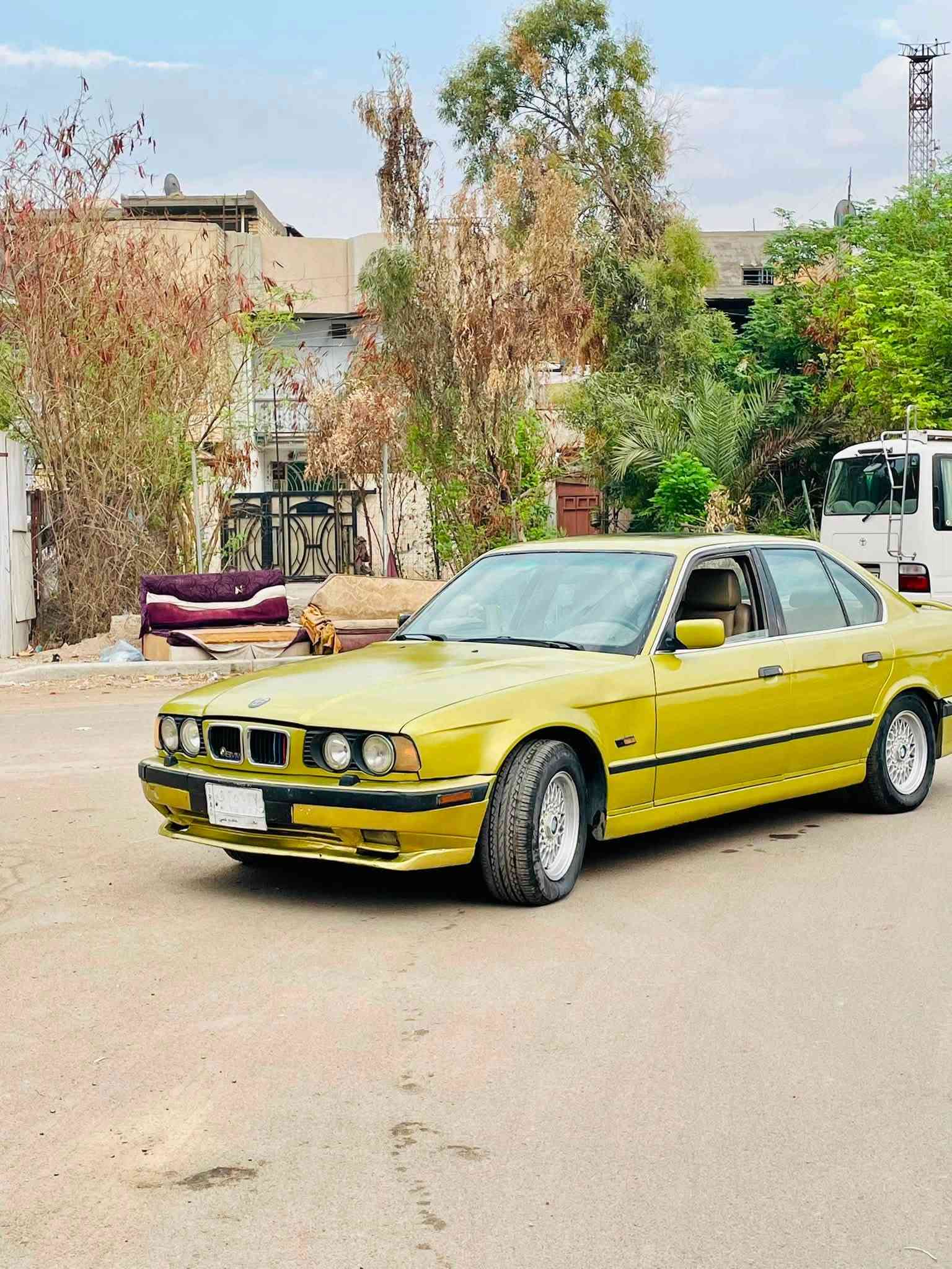 السلام عليكم
 للبيع 520 موديل1990كير عادي محرك 25 مسكر فانوص تبريد شغال بس البوري طاك كهربائيات صدر امامي جديد المكان بغداد السعر45 ووبيها مجال كلش قليل وجماعة الجوه 40لا تعلق ولا تتصل واي تعليق سلبي يعكس تربيتك وأخلاقك 
 للاستفسار *********** او عالخاص
