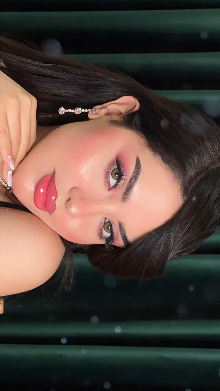 💞الفنانه زهراء 🥰
صالون نزاكه للسيدات .. ديوانيه..ام الخيل السايدين قرب مأكولات الكوخ
حساب الانستا  👇👇
     flawless.zahraa  الماكيره زهراء
Salon__nazamaa  السنتر 
*********** واتس
