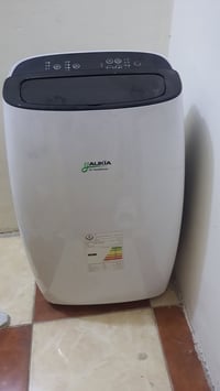 سبلت متنقل شركة أوكيا  اخو الجديد ،  واحد طن تبريد وتدفئه  ،  يستقر عل...