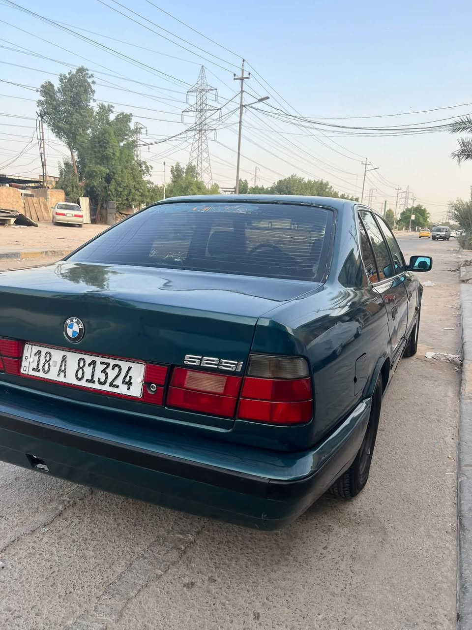 سلام عليكم شباب BMW 525iبجم عريض وارد ياباني موديل ١٩٩٢ كير محرك حدادية وضربة وكهربائيات كلها جدد ومكفولات تخم تايرات جديد وتبريد ثلج رقم انكليزي بابل والسنوية نافذة لل٢٠٣١ رقم صاحب السيارة *********** سعر السيارة 57وبيها مجال
