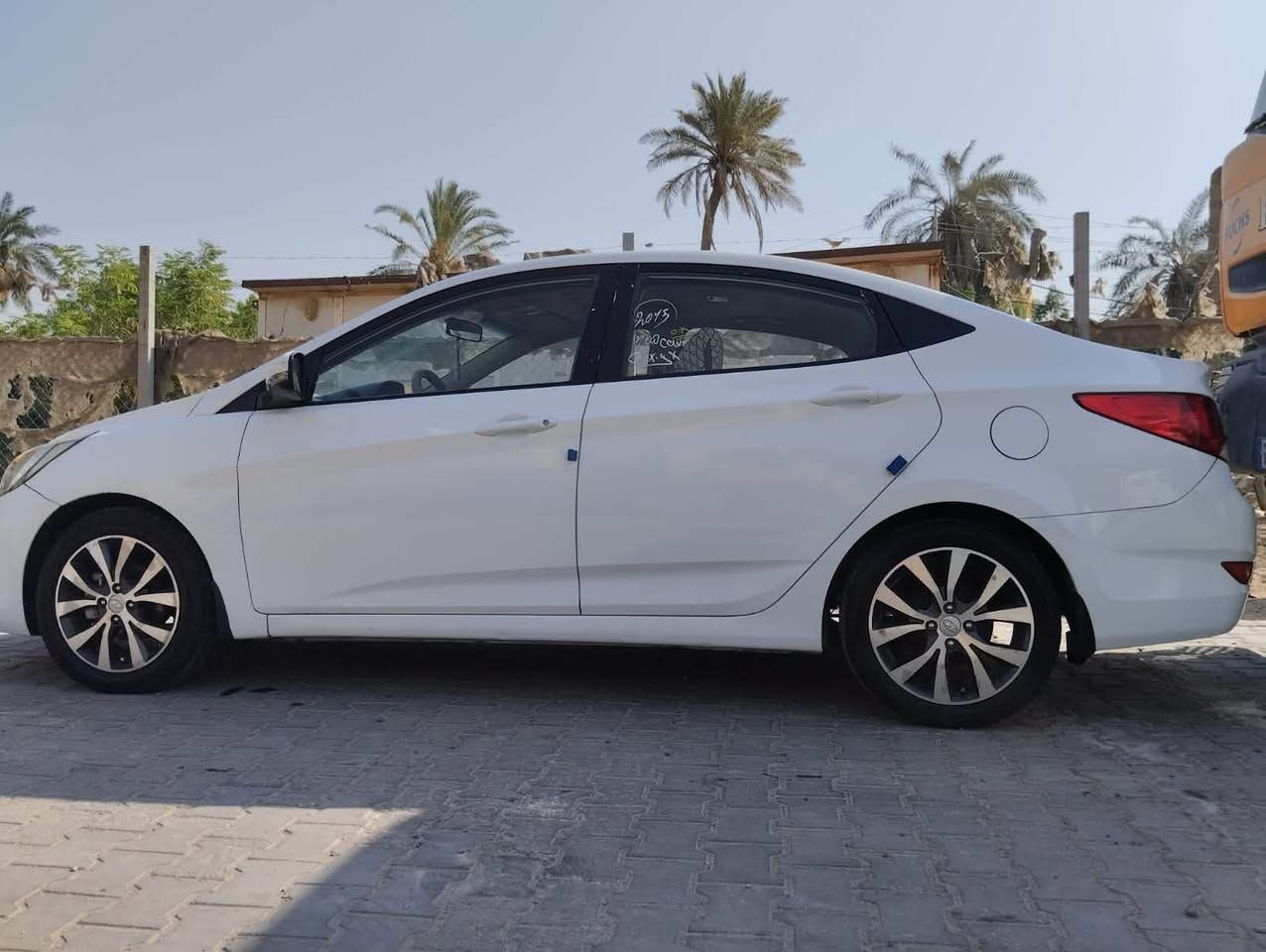 اكسنت موديل١٥  بيها صبغ بقبق الجنطه بدون فتح والباقي كفاله محرك ١٦٠٠ جاهزه السياره السعر ٩٠ اي استفسار الاتصال  ***********
