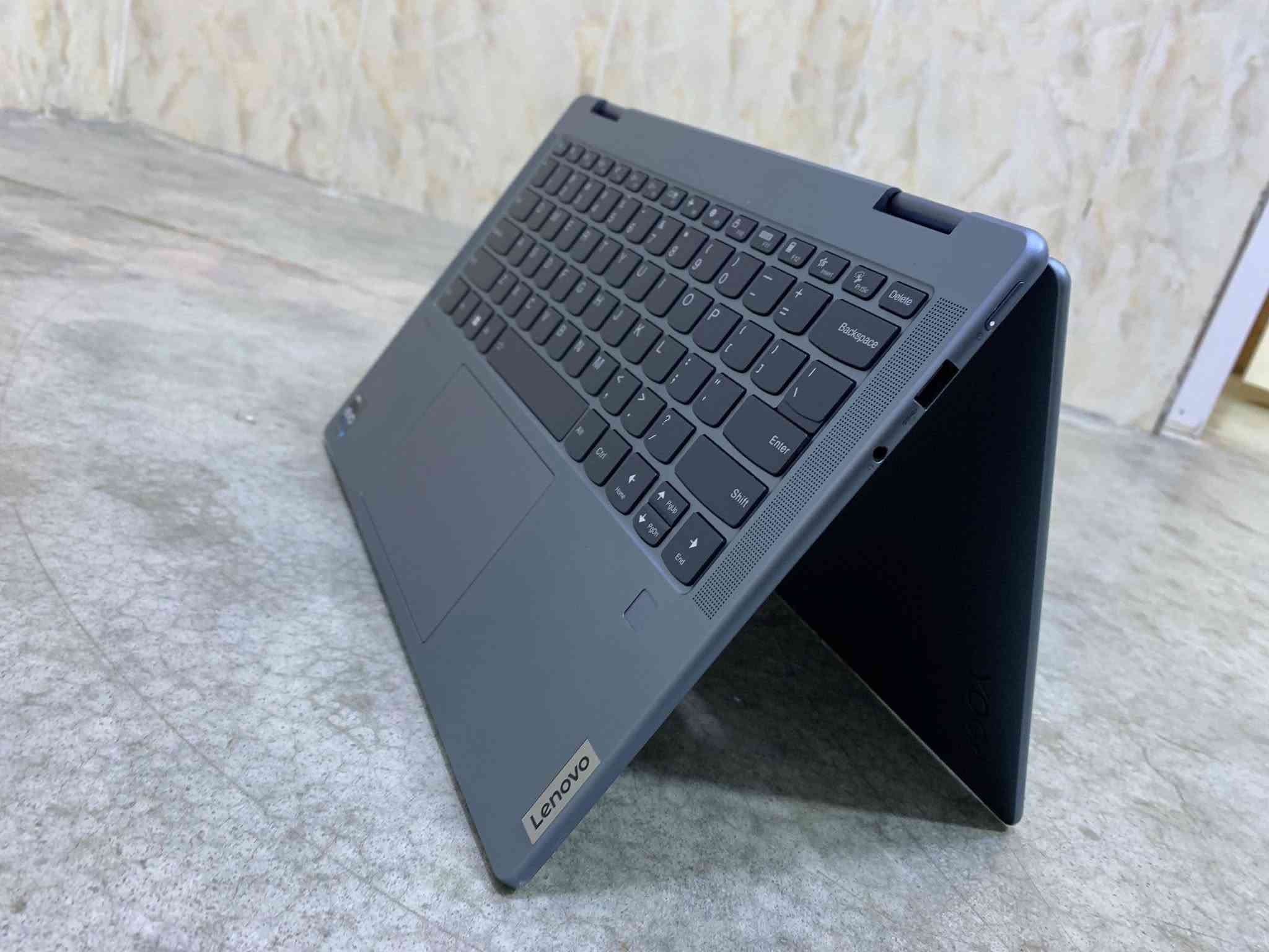 لينوفو Yoga 7i • كور i7-١٢ • ١٦ جيجابايت رام