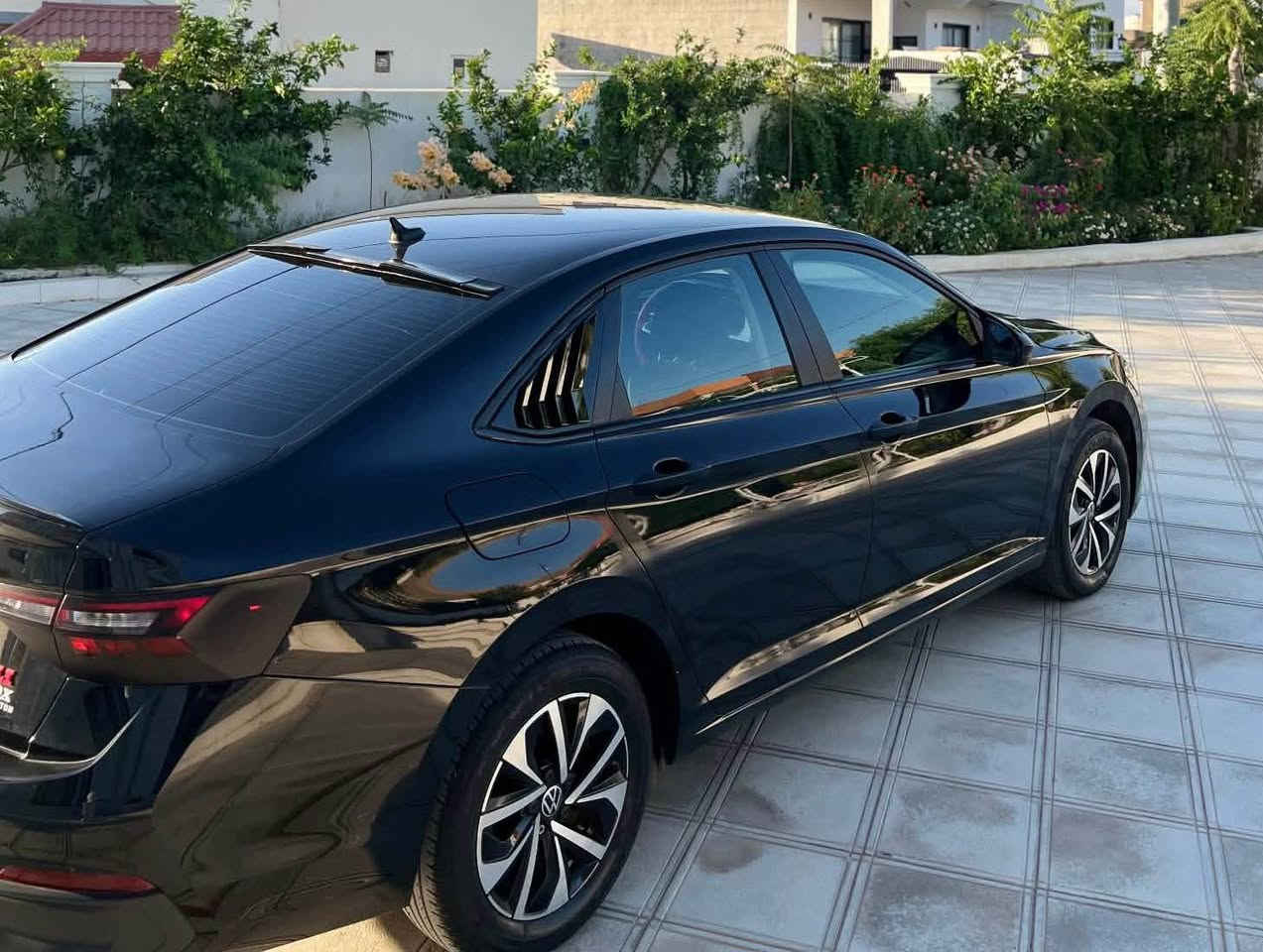 2023 VOLKSWAGEN JETTA, 1.5T S
جيته مواصفات s
گير اتوماتيك حاسه رادار ..
صبغى تنها بونيت صبغه چاملغ كميك تعديل هيه بي داخيلى همو شتيكى به شه رت
50 هه زار كيلومتر روزيشتوه
عنوان :سوران 
ژماره :  *********** أربيل, العراق

نص مكتوب في الصور:
- BIDCARS