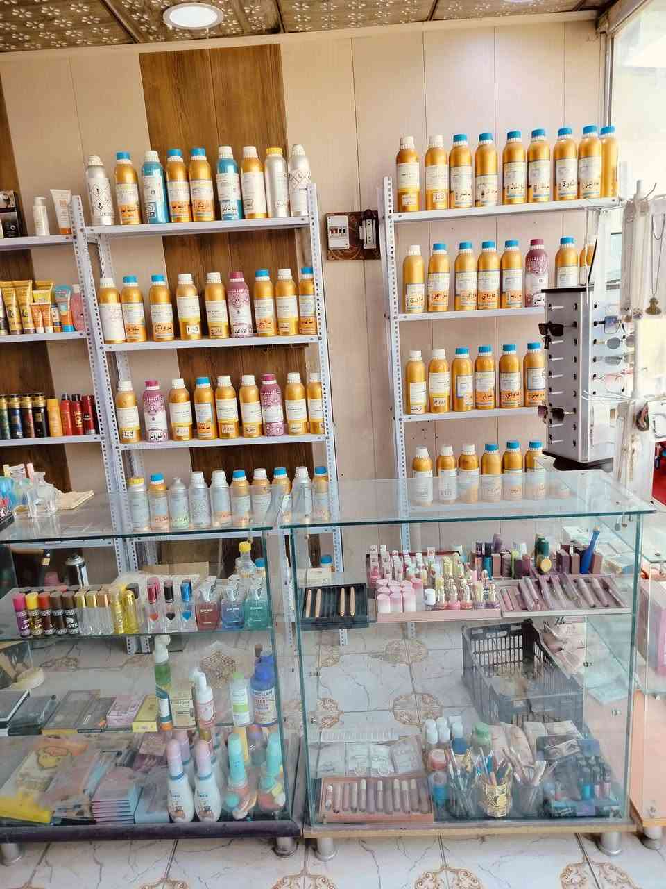محل عطور وكوزمتك وساعات للبيع الحمزه الشرقي
***********
