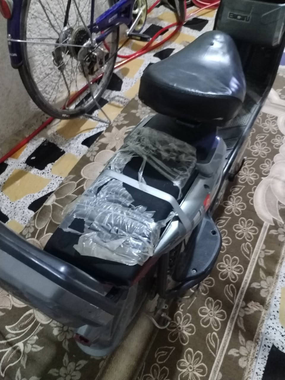 السلام عليكم ورحمة الله وبركاته بايسكل شحن للبيع نظيف بطارياتة جدد صارلي اسبوع من حطيتهن عنواني كربلاء سعره 150 وبي مجال للشراي الرقم *********** الشراي يتصل
