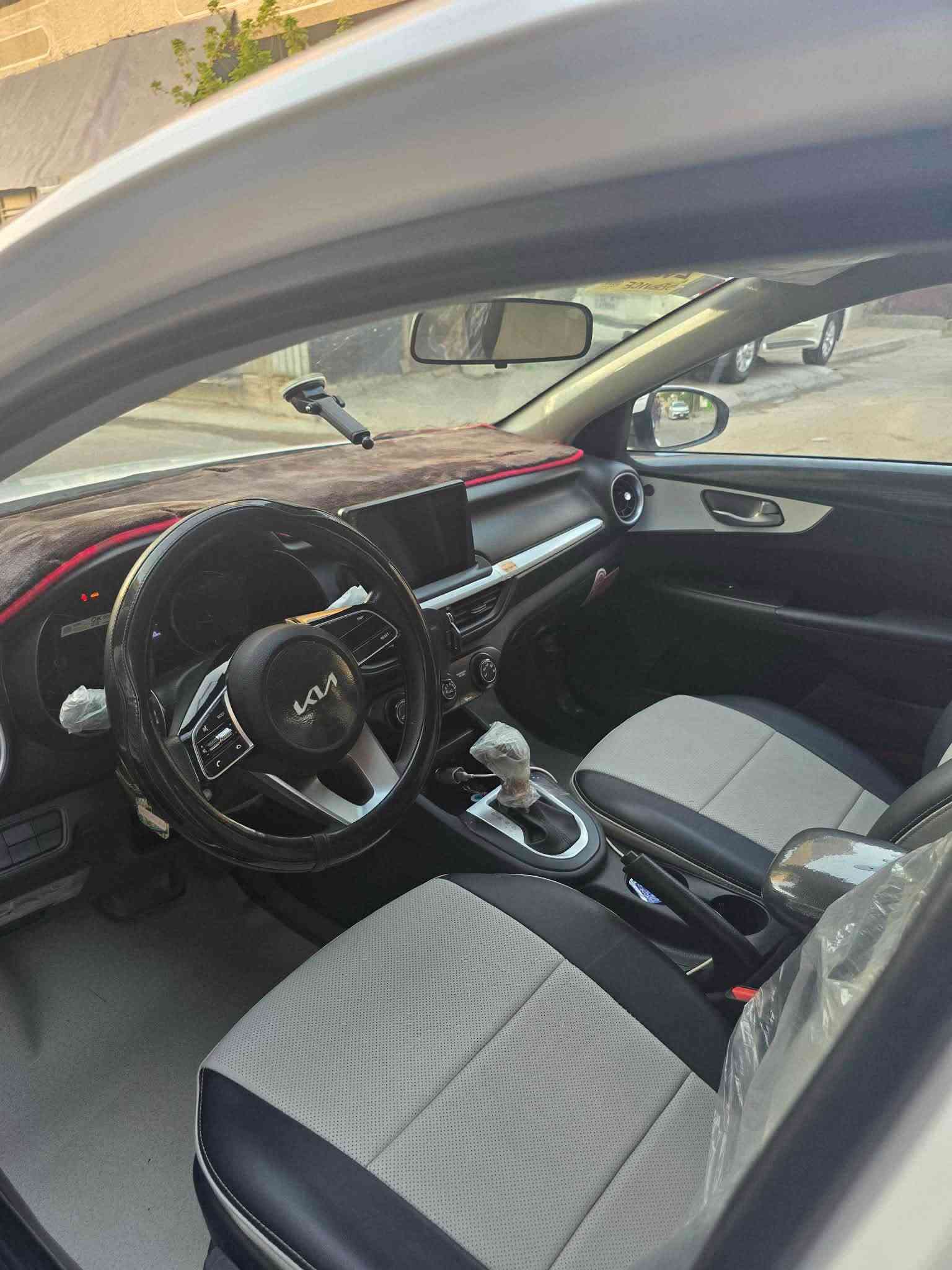 مكلف بالنشر !!!!!
🫡السلام عليكم للبيع 
🚗كيا سيراتو 
موديل 2024
مكينه 2000🧐
🚶‍♂️ماشيه 29 الف 
مكفوله من صبغ وتبديل برغي ممفتوح بيها فقط بيها بارد بقيق الصندوك شي بسيط ورصعات بسيطه 
سبير مانازل 
رقم بغداد 
مواصفات عاديه 
شاشه 
كأمره 
ويل كب اصلي 
دوشمه جديده
كاعيه جلد
لايت زنون 
💸💵السعر 165 ورقه وبيها مجال 
📍المكان-بغداد - الحريه 
الأتصال ☎️هـ ‭***********‬
