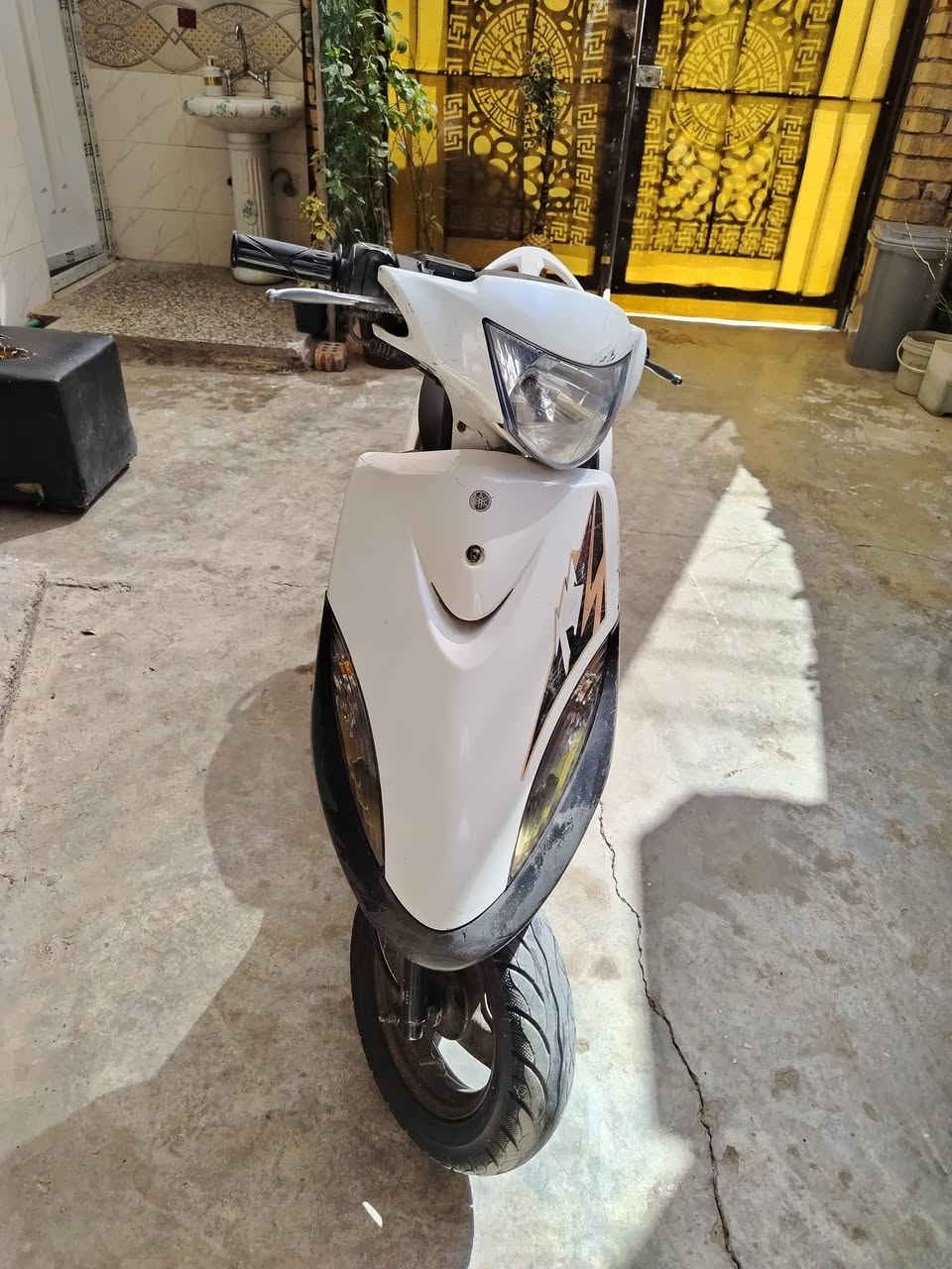 ياماها عدله كفالة مكينة مكفولة شلعة ومعدل كلش حلو رايده 800 بيه مجال قليل هذا رقمي ***********
