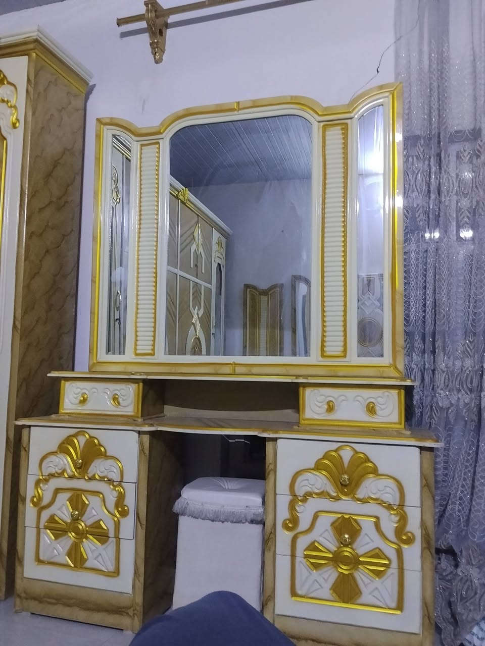 غرفه البيع مكان بغداد تواصل عله هاذا رقم ***********
