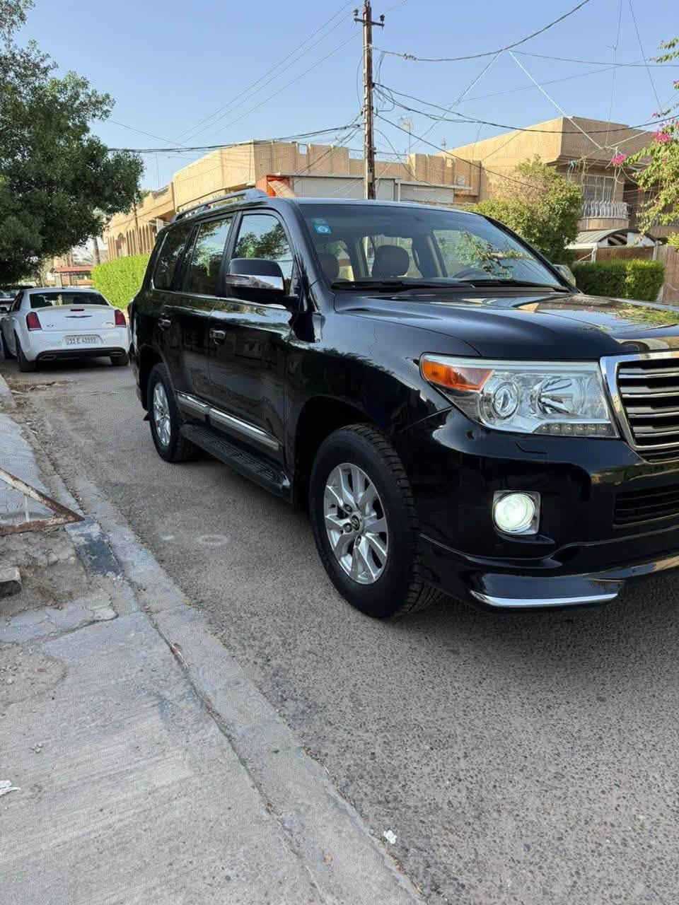 السلام عليكم 
للبيع لاندكروز بريم 2013
ماشيه 200الف 
رقم بغداد 
السعر 350 ورقه وبي مجال 
السونار موجود بلمنشور 
مكانها بغداد 
رقم الهاتف ‭***********‬ اتصال فقط
