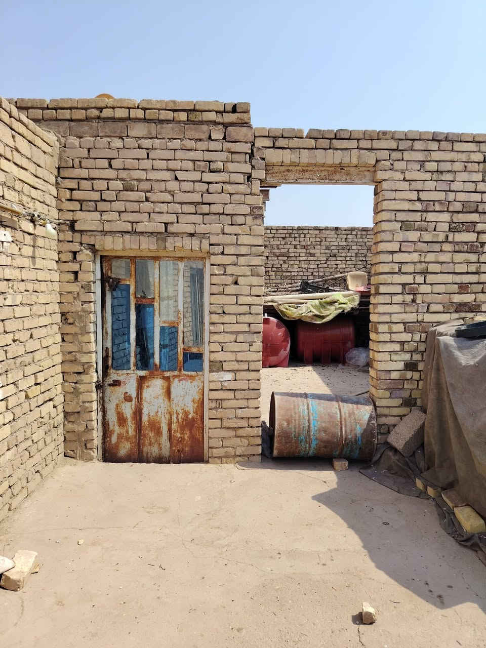 السلام عليكم بيت للبيع مساحه 175 المكان حي المصطفى استفسار عل الرقم ***********
