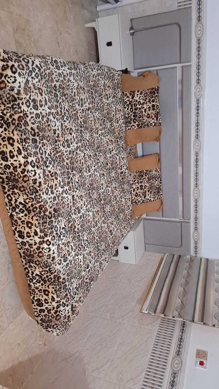 غرفة تركي استعمال شهر جديده كلش 600 وبيها مجال
كنتور 8 ابواب انارة داخلية 
الغرفه 6 قطع 
النجف الاشرف التواصل ***********
