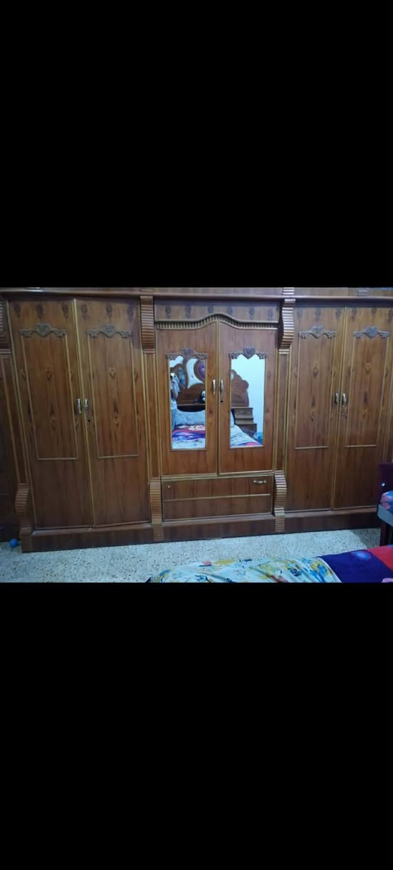 السلام عليكم ..غرفه نوم نضيفه ب 350 مكاني حله اي استفسار موجود  واتساب ***********
